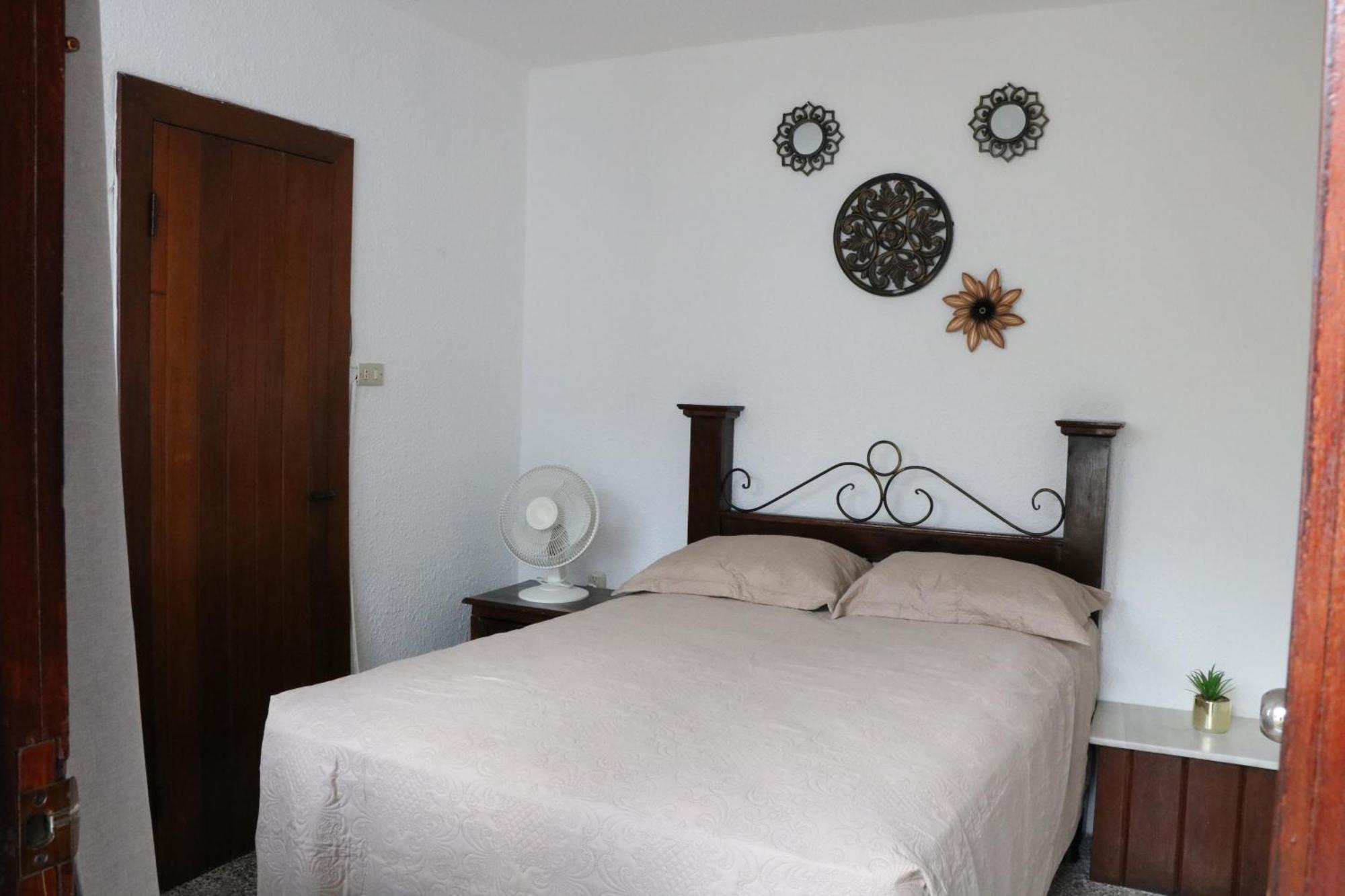 Hostal Los Volcanes Guatemala-Stadt Exterior foto